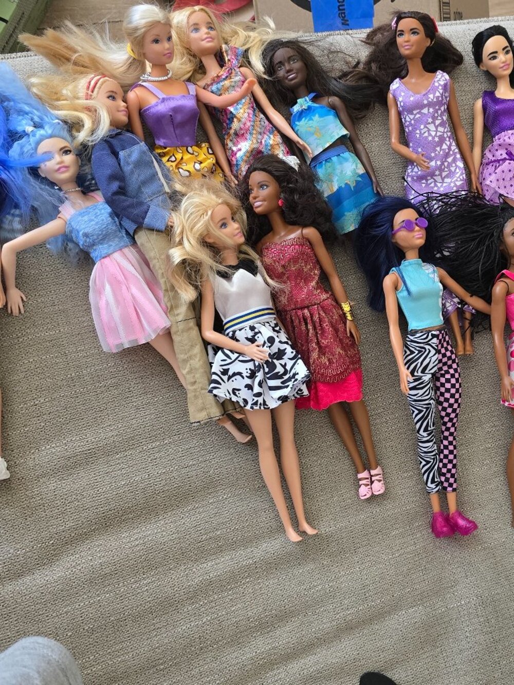 Huge Barbie Dolls, Clothes And Accessories Lot See description